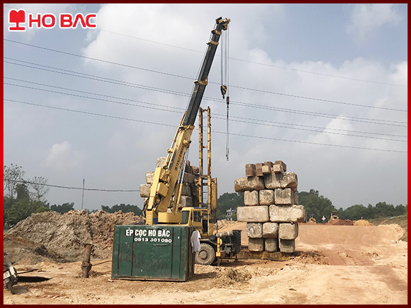Ép cọc bằng máy tải HB cho công trình cải tạo